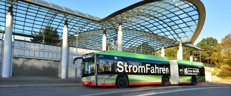 Ein Elektrobus während des Pilotbetriebs an der Haltestelle Westfallenhallen.