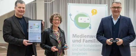 Holger Keßling, Dr. Annette Frenzke-Kulbach und Oberbürgermeister Thomas Westphal im Rathaus.