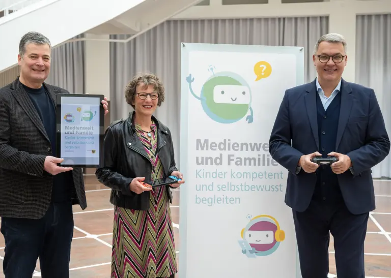 Holger Keßling, Dr. Annette Frenzke-Kulbach und Oberbürgermeister Thomas Westphal im Rathaus.