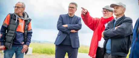 OB Westphal mit Besuchern auf der Halde Schleswig