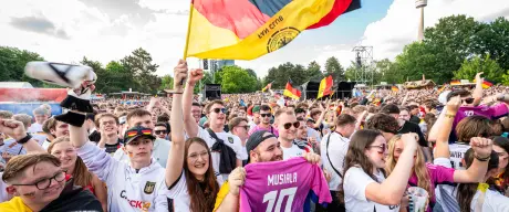 Fans bei der EURO 2024 im Westfalenpark.