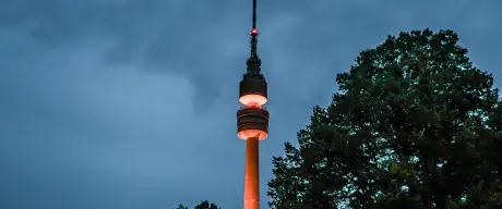 Der Florian im Westfalenpark leuchtet den ganzen Monat Oktober lang pink.