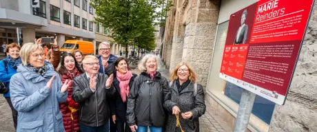 Enthüllung der neuen Marie Reinders Ausstellung.