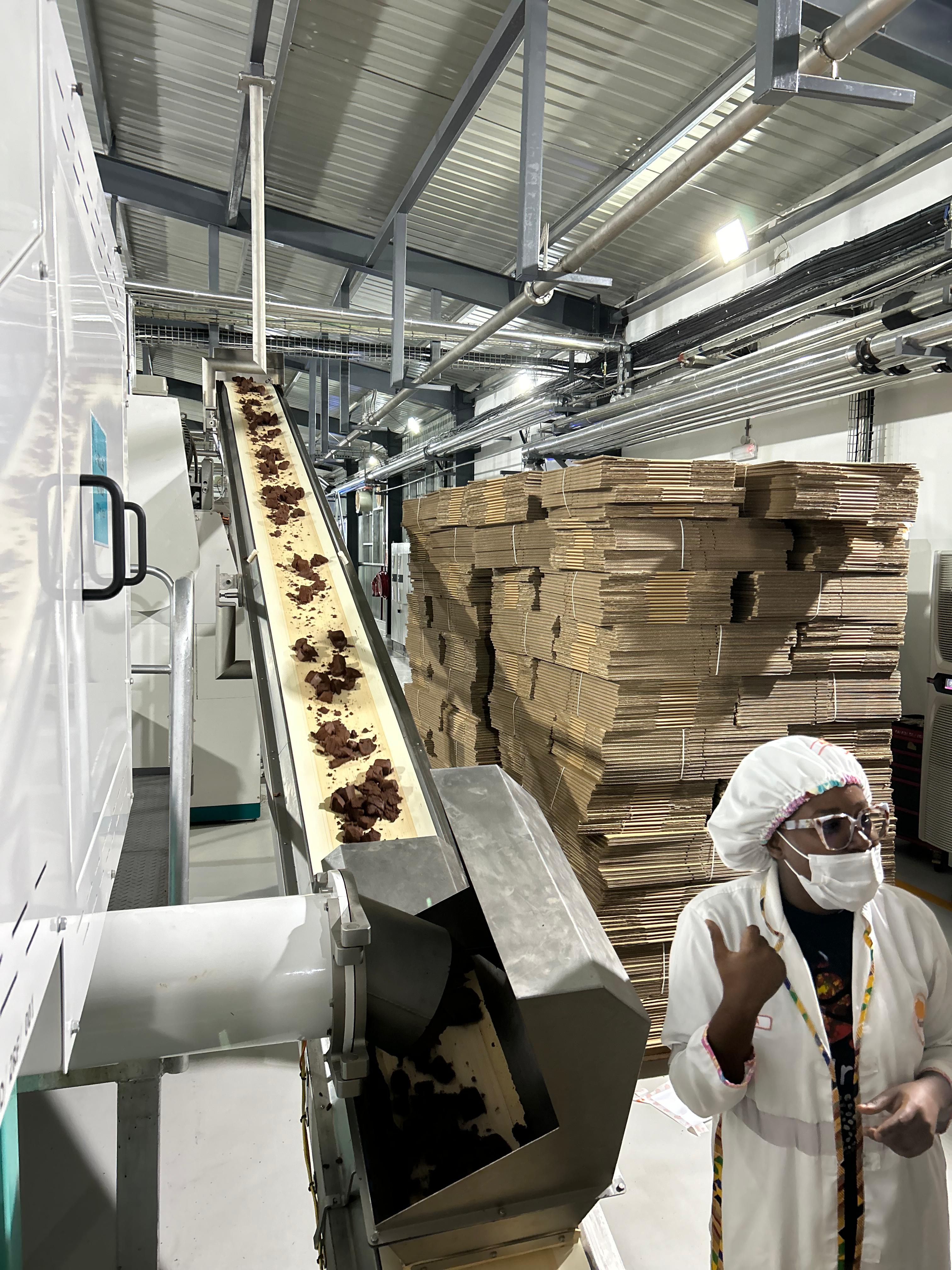 Am letzten Tag des Delegationsbesuchs in Kumasi hat die Dortmunder Delegation die Schokoladenfabrik FairAfric besucht. Die dort produzierte Schokolade ist fair gehandelt und nachhaltig produziert.