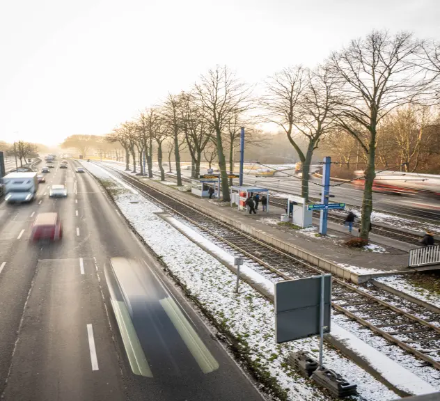 Die Haltestelle Stadtkrone Ost an der Bundestraße 1 (B1).