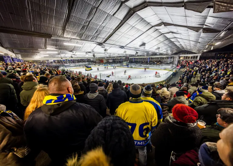 Tribüne im Eissportzentrum Dortmund.