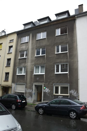 Das Wohnhaus an der Altonaer Straße 5 vor der Sanierung.