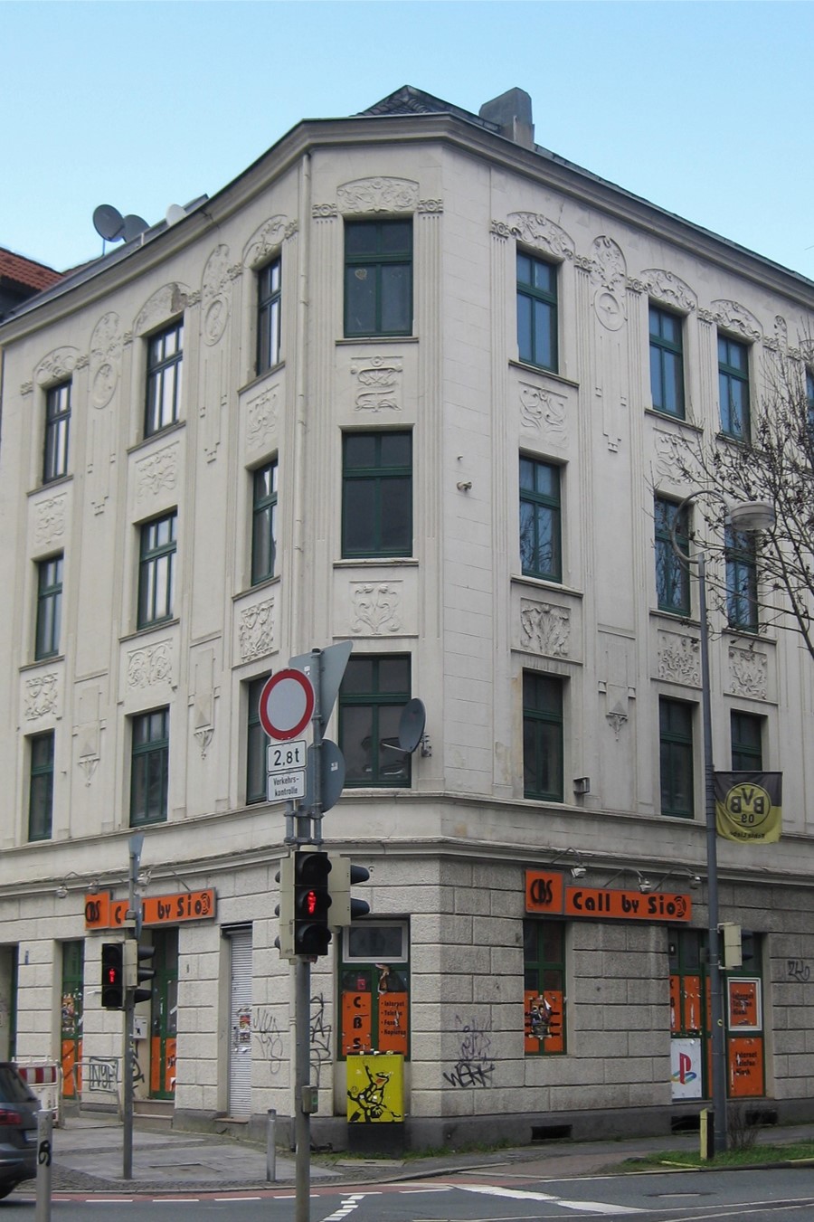 Das Haus am Borsigplatz 12 vor der Sanierung.