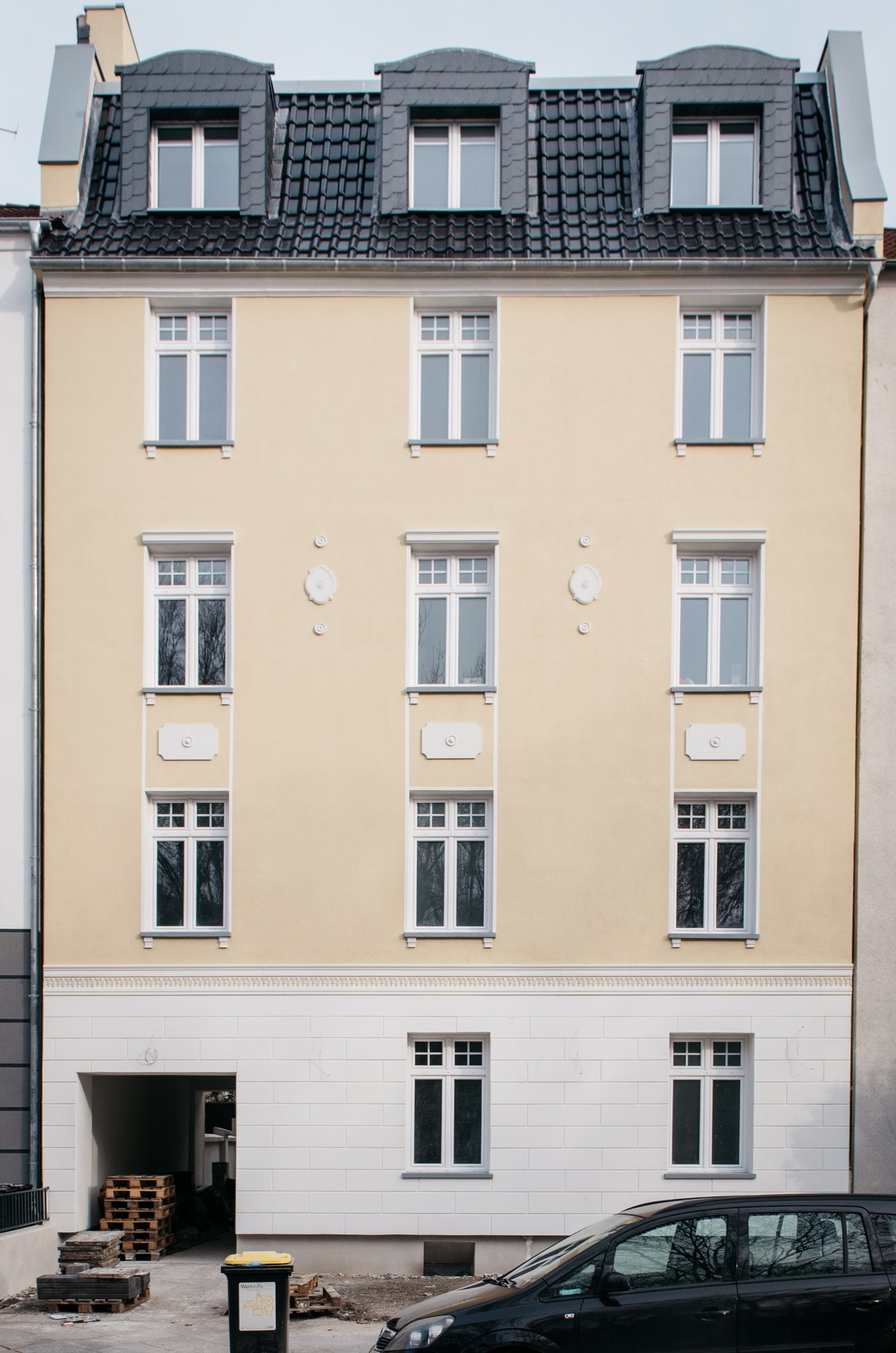 Das Wohnhaus der Flurstraße 11 in der Nordstadt Dortmund nach der Sanierung.