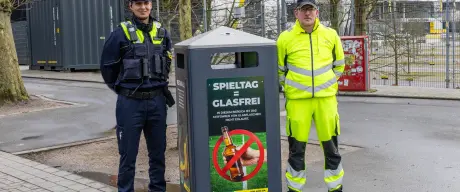 Stationäre Abfallstationen gegen Glasmüll.