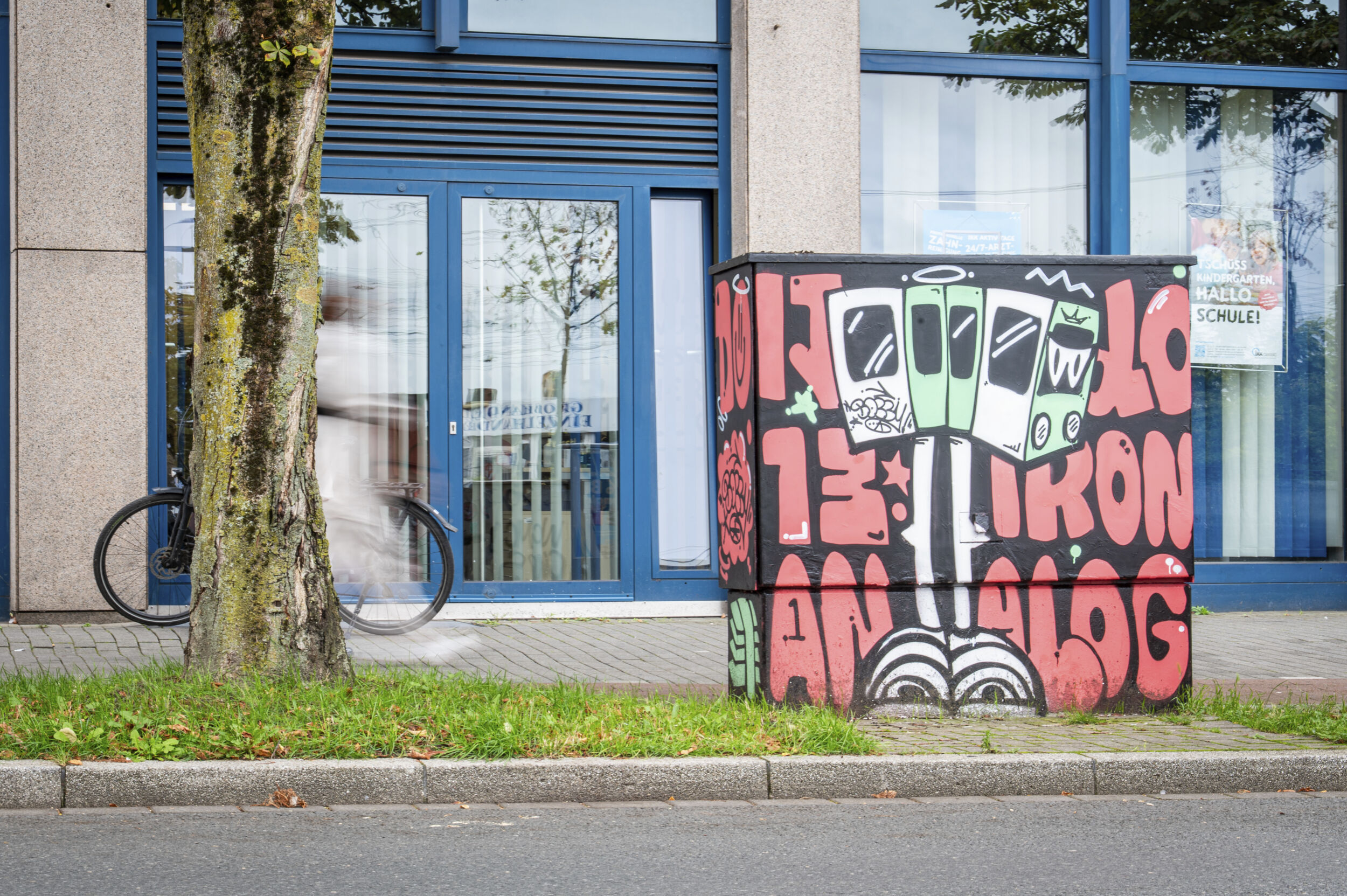 Einer der künstlerisch-verzierten Stromkästen in Dortmund.
