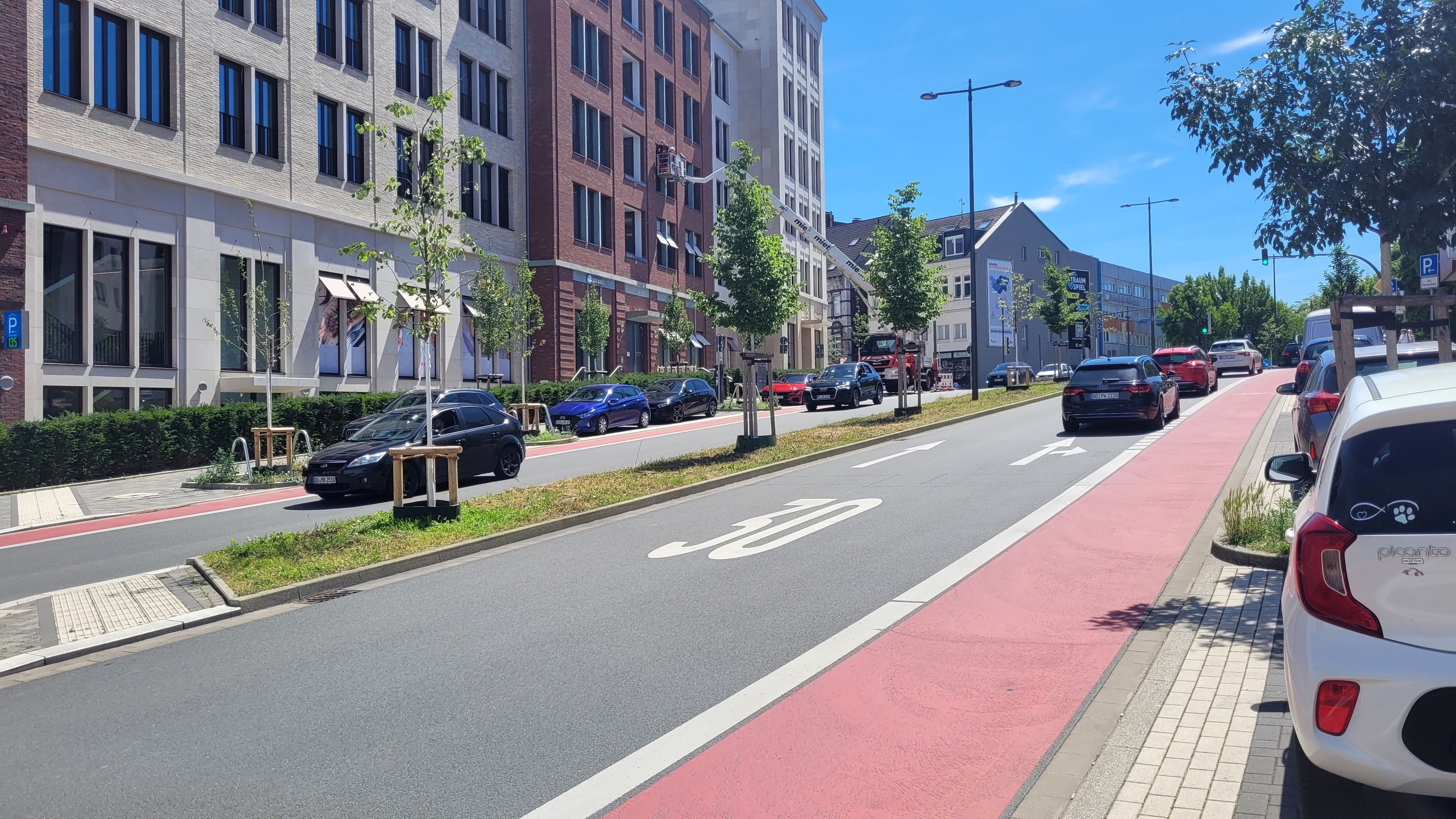 Stadterneuerung Hörde: Faßstraße mit Stiftsforum nach dem Umbau (Foto von 2024).