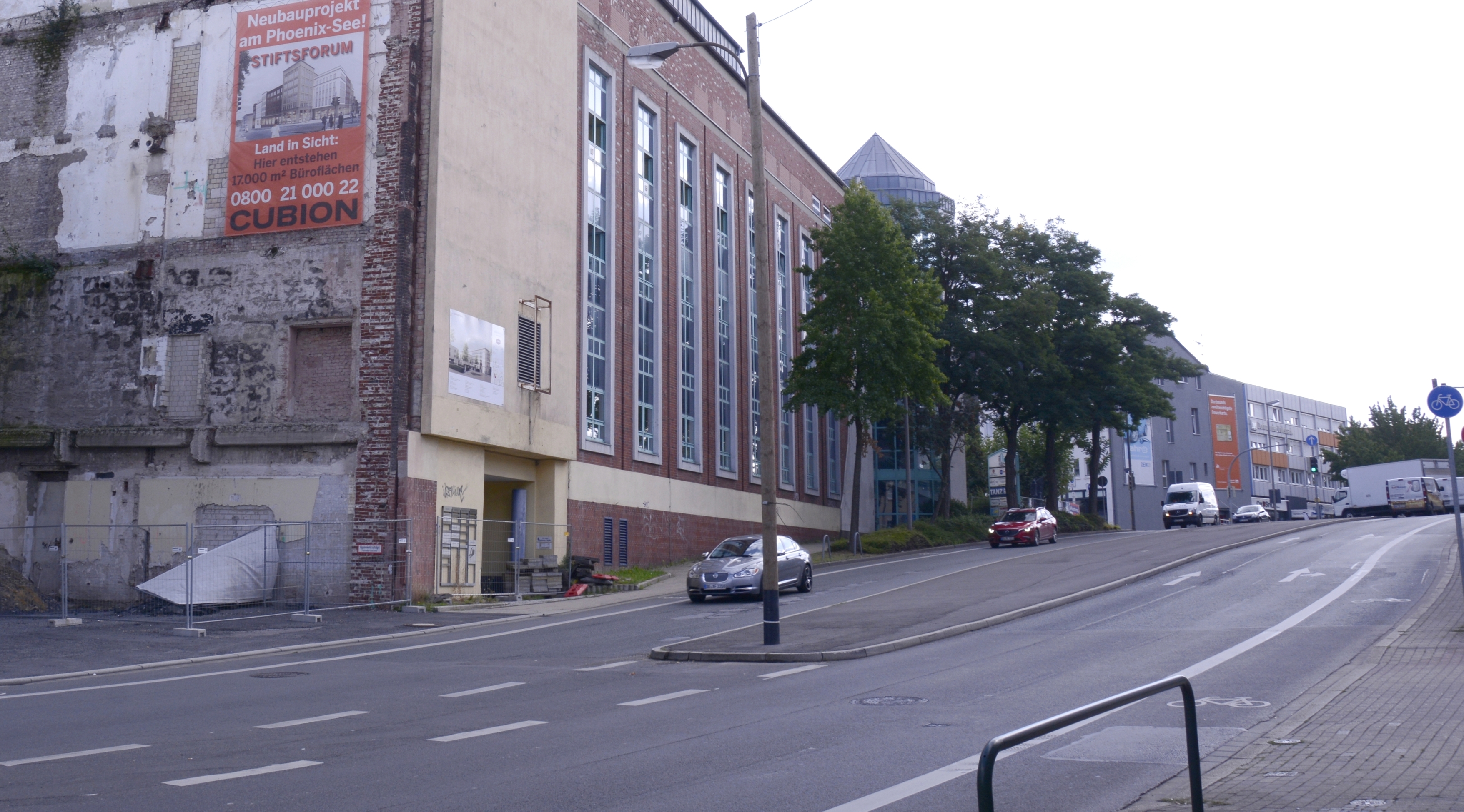 Stadterneuerung Hörde: Faßstraße mit Stiftsforum vor dem Umbau (Foto von 2019).