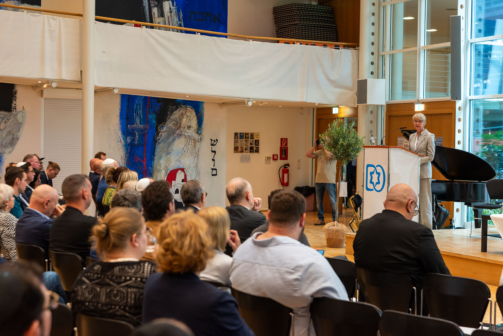 NRW-Schulministerin Dorothee Feller sprach zur Eröffnung der jüdischen Grundschule.