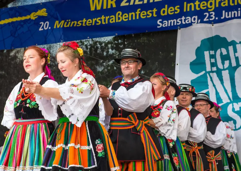 Folklore Tänzerinnen 