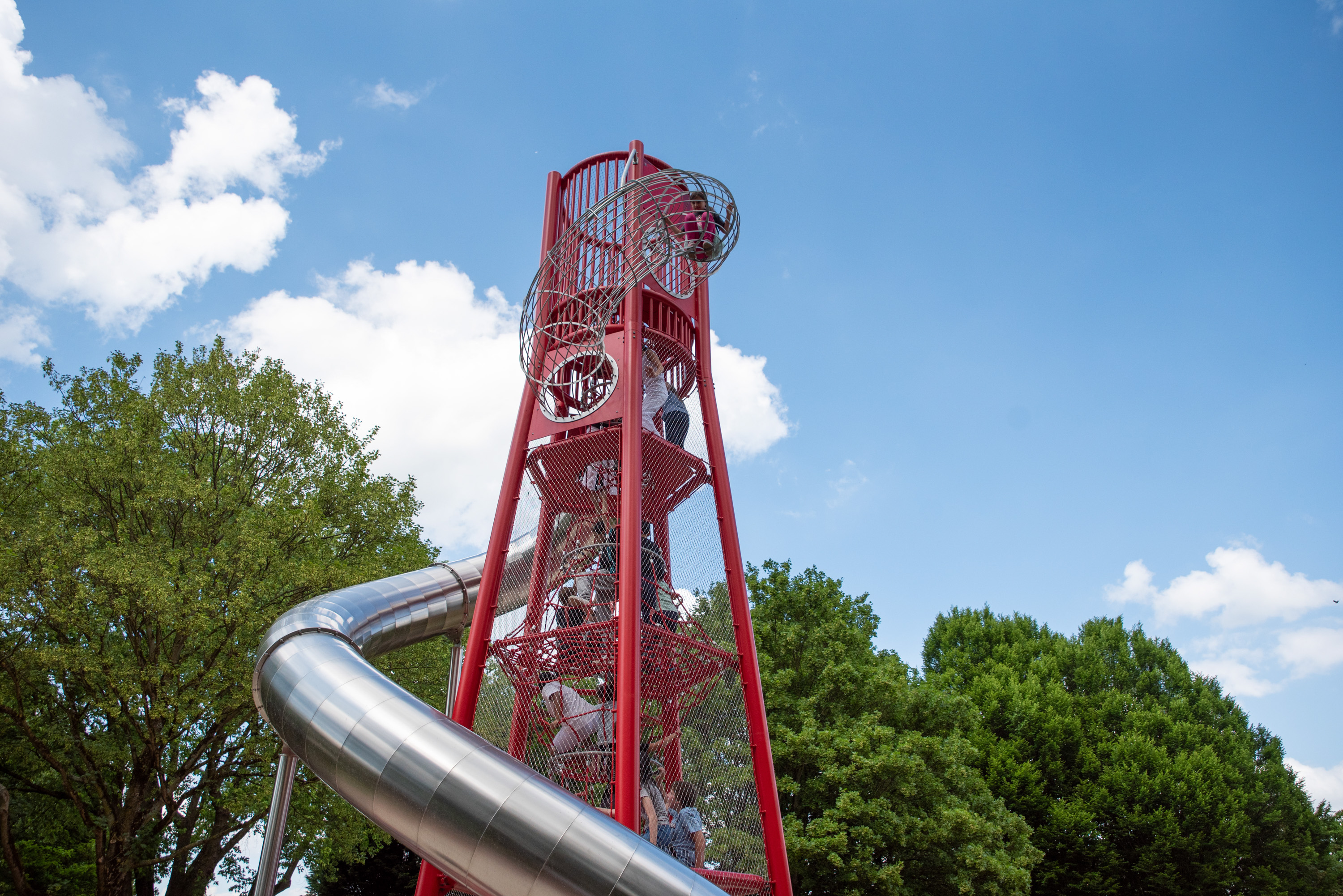 Kletterturm auf dem Spielplatz an der Varziner Straße