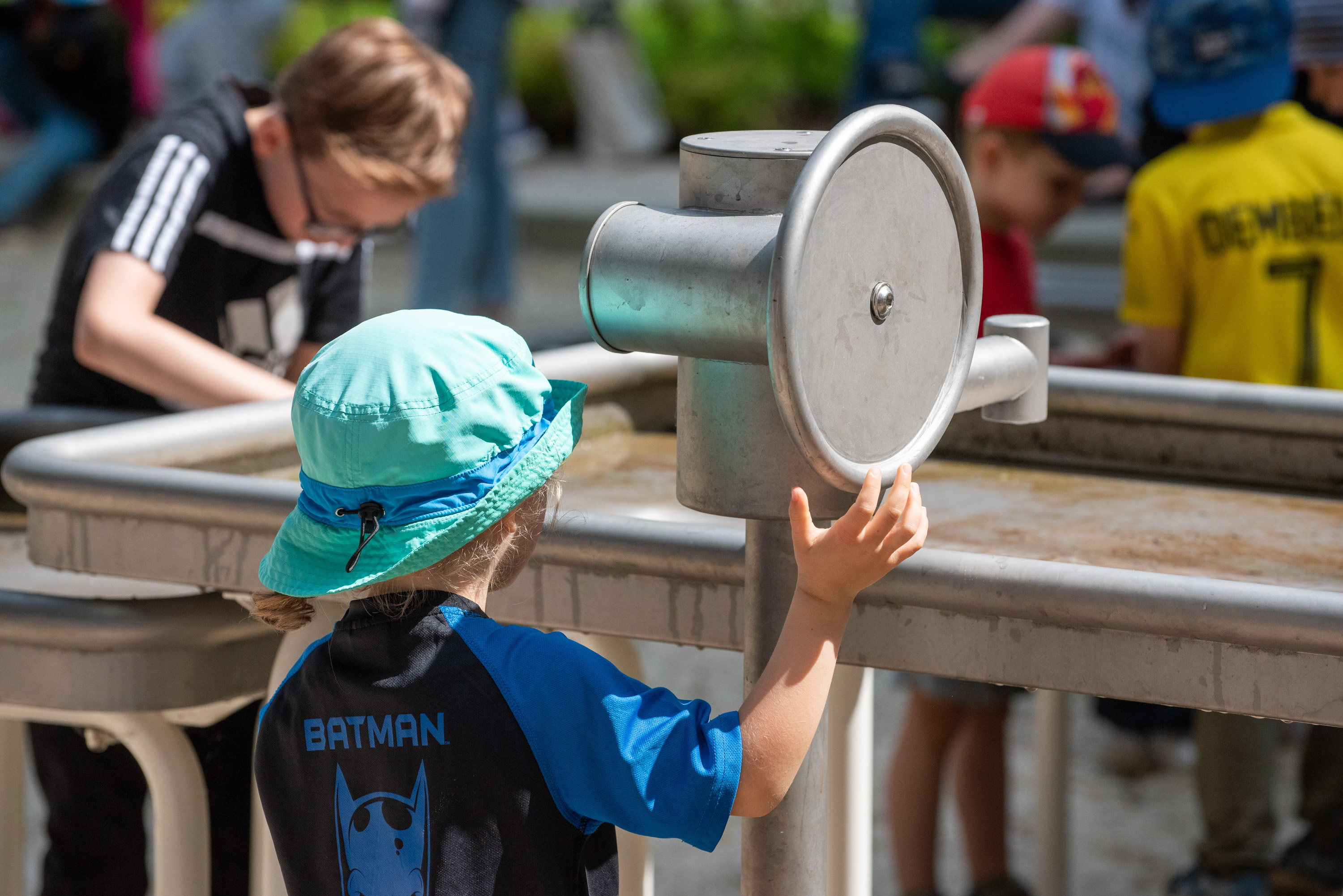 Wasserspaß am Spielplatz „Zukunftsapparat“ am Mailoh