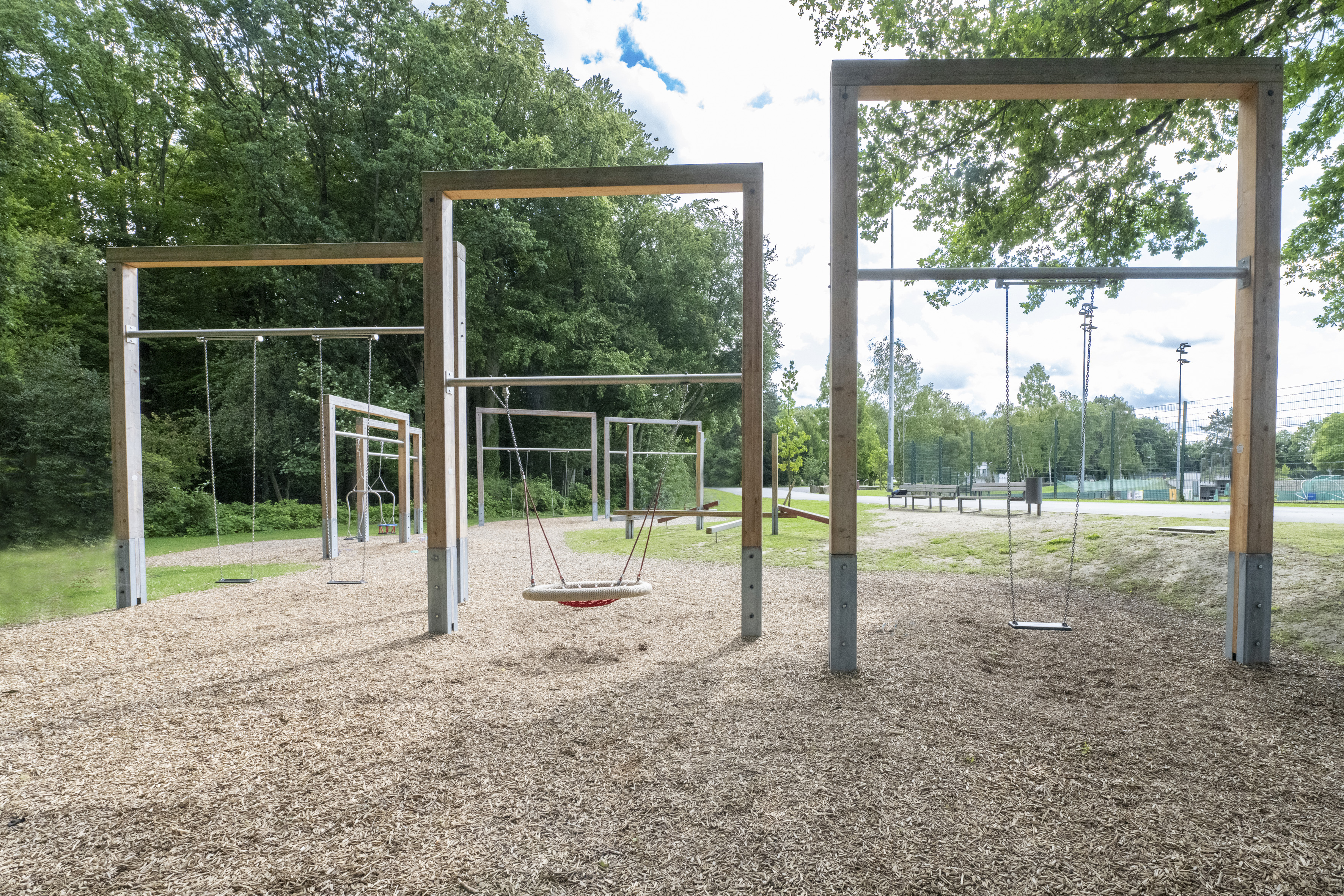 Mehrere Schaukeln.