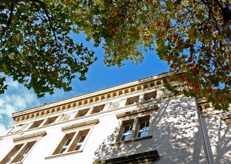 Im Stadtbezirk findet man viele historistische Fassaden.