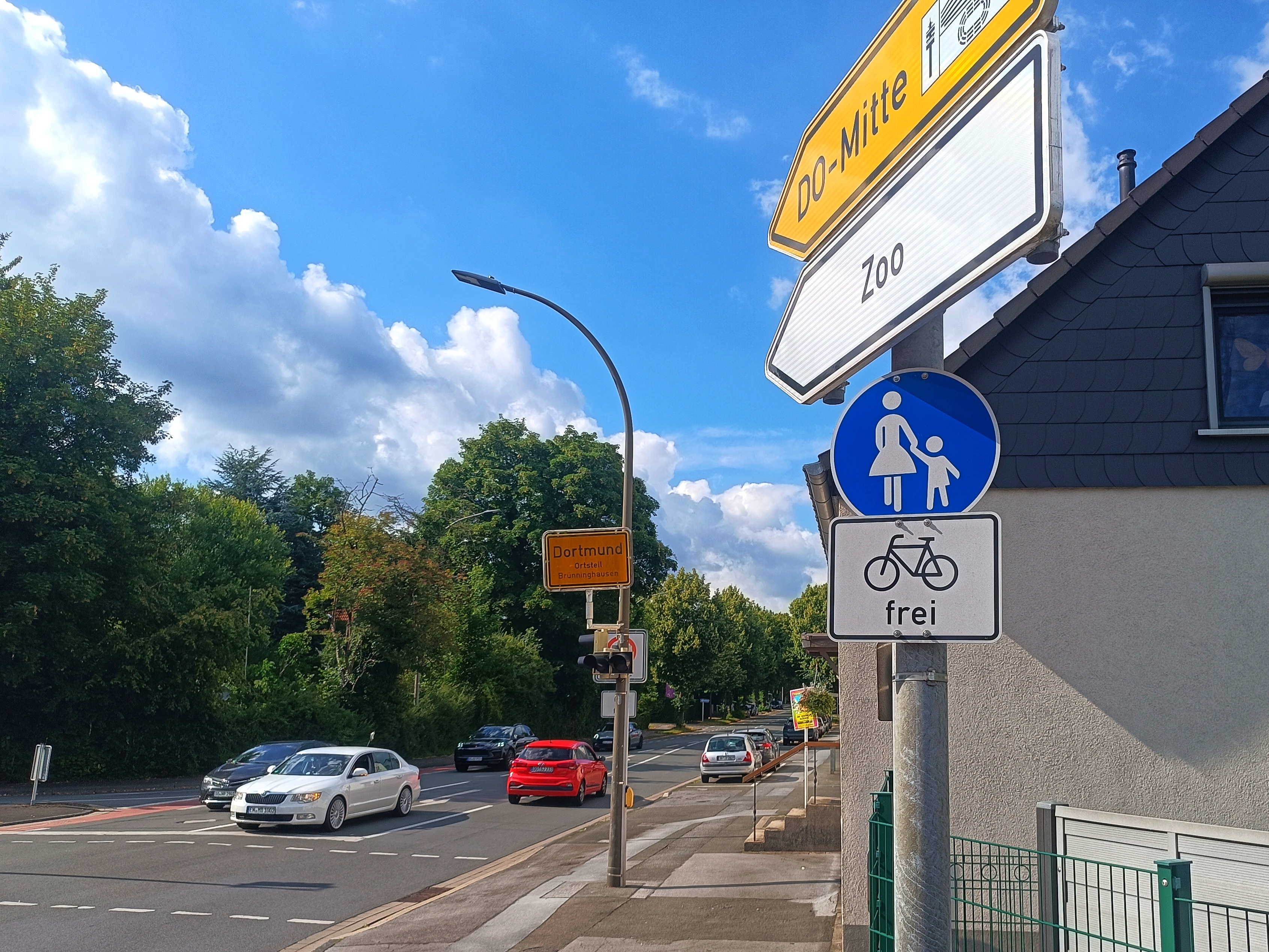 Beschilderung "Gehweg Fahrrad frei" an der Ecke Zillestraße/Hagener Straße